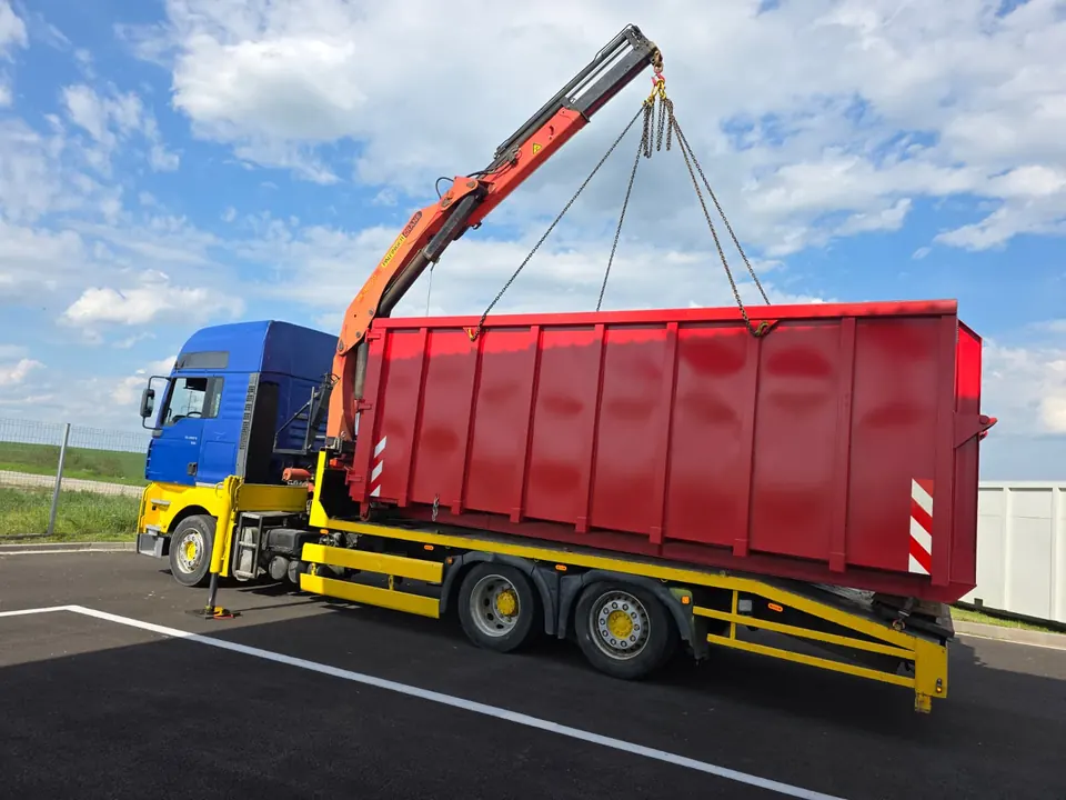 Transport container cu macara